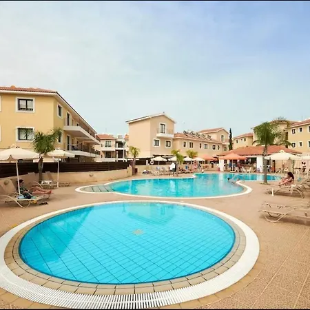 Kyklades In Kapparis Apartman Paralímni